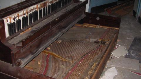 Crooked Overexposed Low-Res Photos From A Decade Ago - October 2012 - IMG_2426.JPG