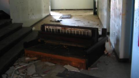 Crooked Overexposed Low-Res Photos From A Decade Ago - October 2012 - IMG_2436.JPG