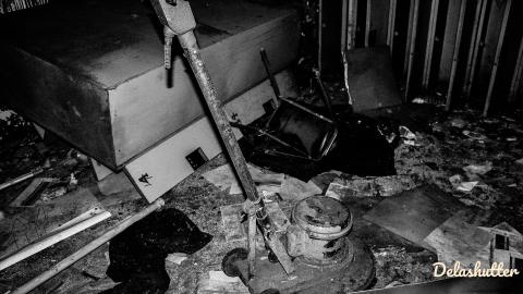 crowe's feet - Add Watermark_2022_02_20_09_18_35 (32).jpg