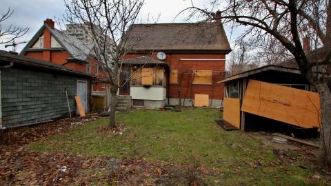 45 Courtland Ave East - IMG_0524.JPG