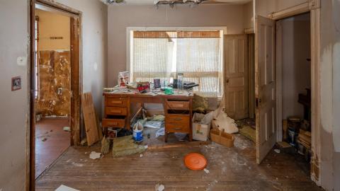 DSLR Pics - exploring the now abandoned house where my parents met-20.jpg