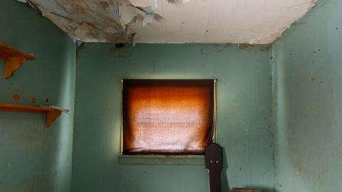 DSLR Pics - exploring the now abandoned house where my parents met-31.jpg