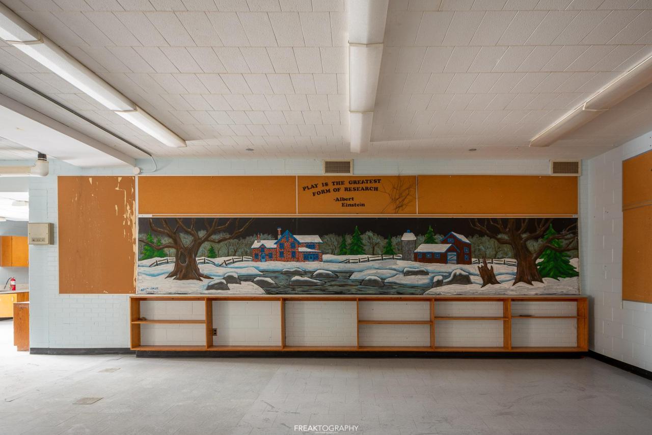 Feb 2022 - abandoned ontario school-18.jpg
