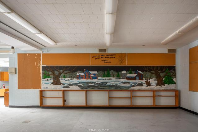 Feb 2022 - abandoned ontario school-18.jpg