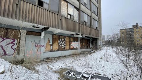 Abandoned brokers office building - 58C2EEA3-0B97-4942-B2B1-91B0A940B34F.jpeg