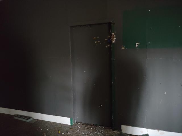 Abandoned House - 1674 Sydenham Road photo 4