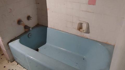 Vintage blue tub