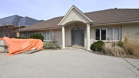 Beige and The Beautiful - Toronto, Ontario