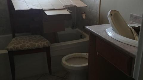 Bathtub forts are cool - 20220412_141045_HDR.jpg