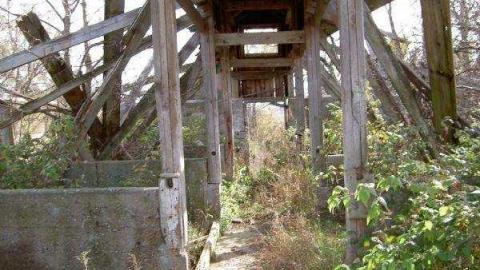 Hollow's Howell - Howells-Hollow-(ghost-town)13.jpg