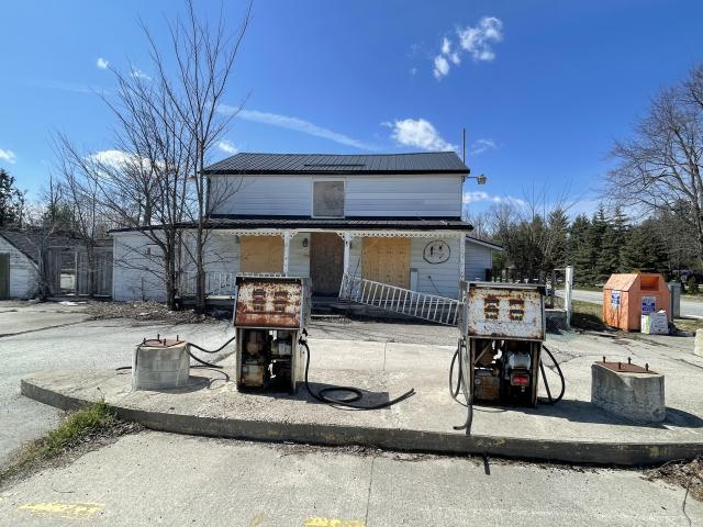 Abandoned gas station - C6B97CE8-8229-4F84-90A3-ECA28459A1D1.jpeg