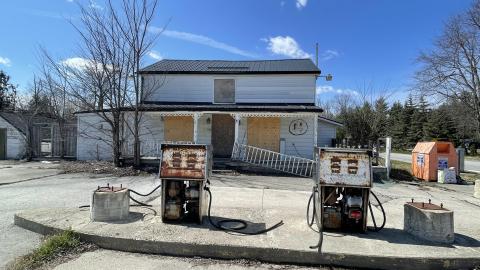 Abandoned gas station - C6B97CE8-8229-4F84-90A3-ECA28459A1D1.jpeg