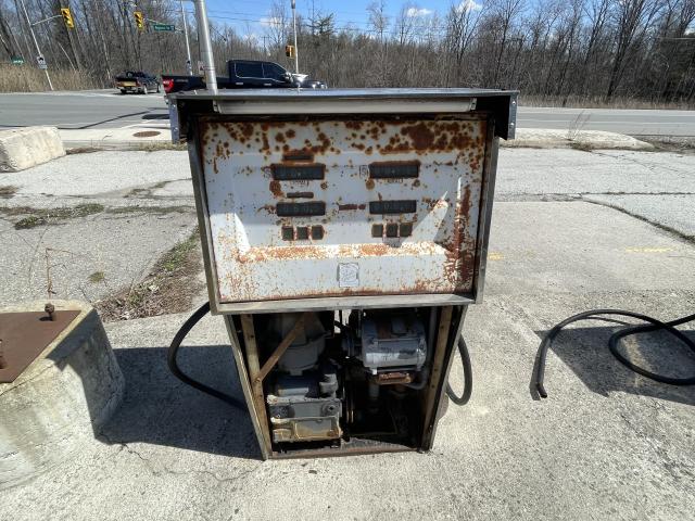 Abandoned gas station - 73ED29EA-8708-4959-9386-2FA87816ADD6.jpeg