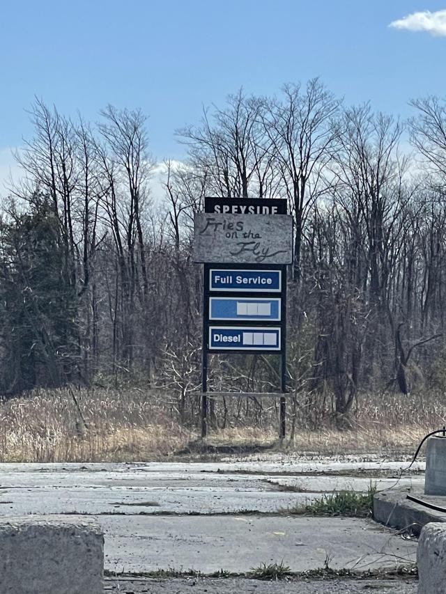 Abandoned gas station - EEBC92D8-55B7-4BA1-A0D3-8B88561188DA.jpeg