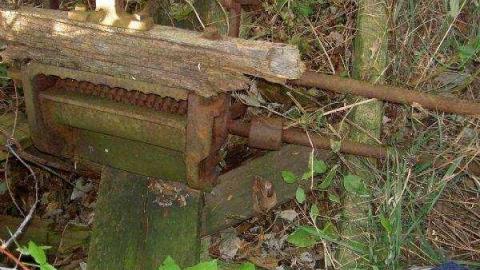 Hollow's Howell - Howells-Hollow-(ghost-town)16.jpg