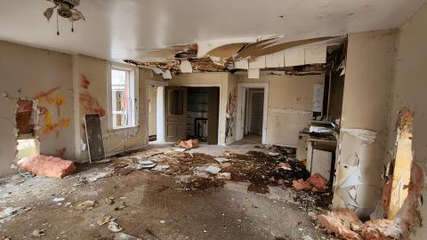 Dinning room looking into kitchen