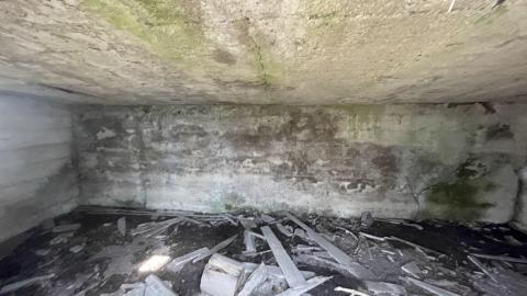 abandoned foundation - 7397C3D2-CDC9-48F7-BAF9-445398FE2370.jpeg
