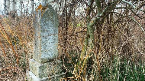 Huffman and Moscow Quaker Cemetery April 2022 - 1.JPG