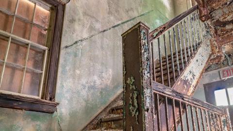 Fall 2018 - abandoned-hospital-nurses-residence-stairs-urban-exploration.jpg
