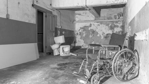 Fall 2018 - abandoned-hospital-nurses-residence-urban-exploration-15.jpg