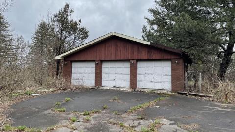 Photo from Abandoned mansion with tennis court
