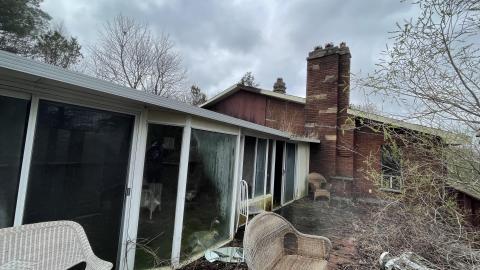 Photo from Abandoned mansion with tennis court