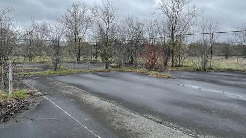 Photo from Abandoned mansion with tennis court