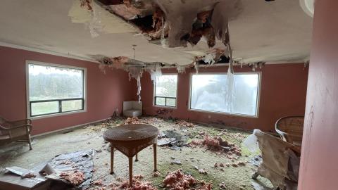 Abandoned mansion with tennis court - 8E9C41D4-5905-46F0-8CA2-50BDA5BAE23D.jpeg