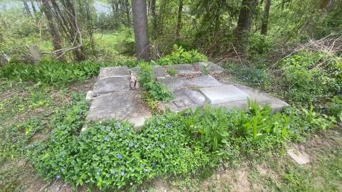 Pond Mills Cemetery - C77C3990-3670-4E6F-A535-5044E77FFA7D.jpeg