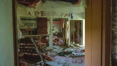 May 2022 - Punched Out Walls - IMG_1914.JPG