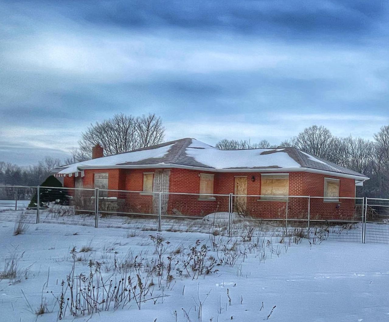 Abandoned house - EE61C020-E96D-409D-9E05-D63443D60575.jpeg