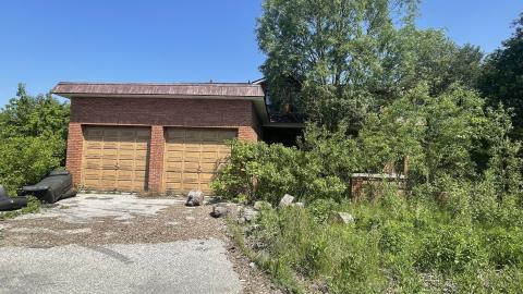 Abandoned 80s house - 67E655C8-124F-46C9-A624-0883F7EA6CC2.jpeg