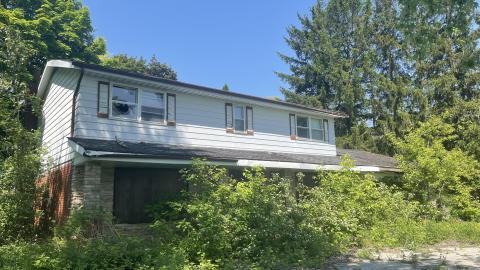 Abandoned house - 385440AB-8F1A-494C-940E-F1AB36B340B5.jpeg