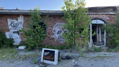 Some cool graffiti and TV