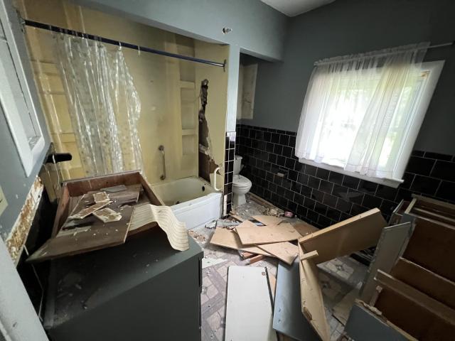 Gas And Trash photo 4