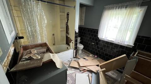 Gas And Trash photo 4