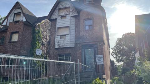 2 abandoned homes right beside each other photo 2