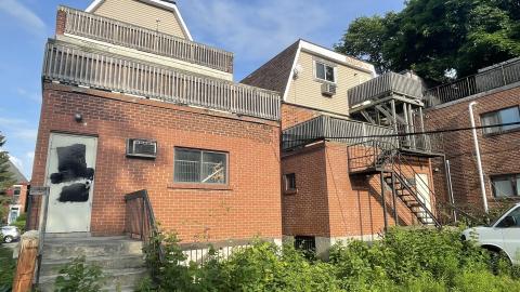 2 abandoned homes right beside each other photo 3