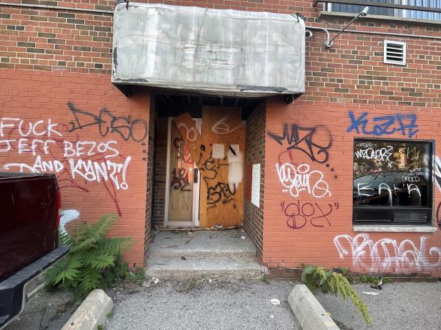 Abandoned building photo 2