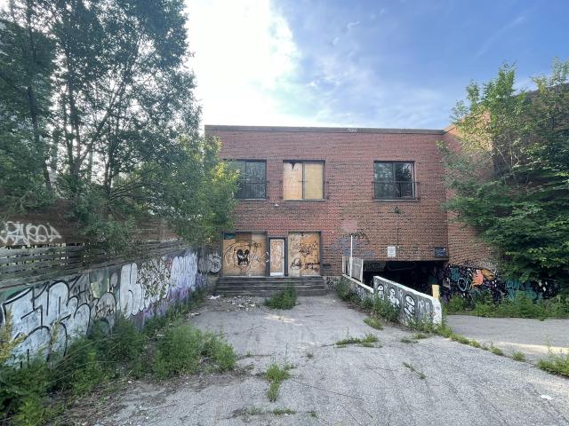 Abandoned building photo 3