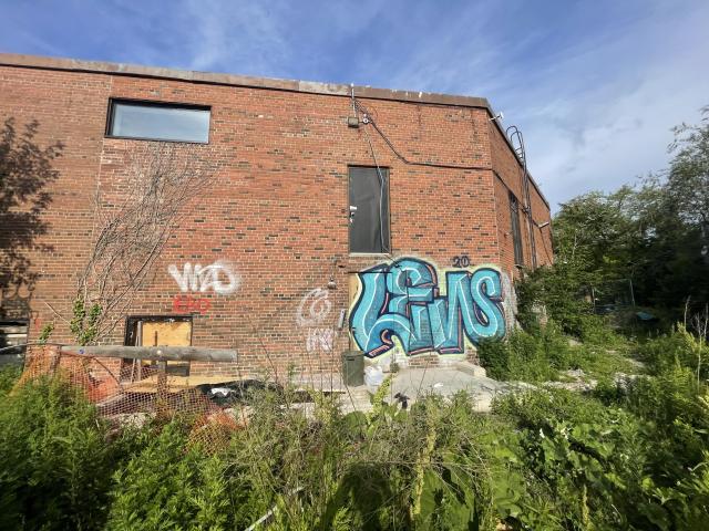 Abandoned building photo 4