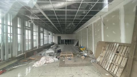 Abandoned restaurant photo 2