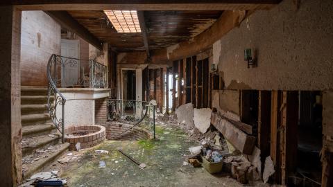 January 2020 - Abandoned House with Abandoned Luxury BMW-25.jpg