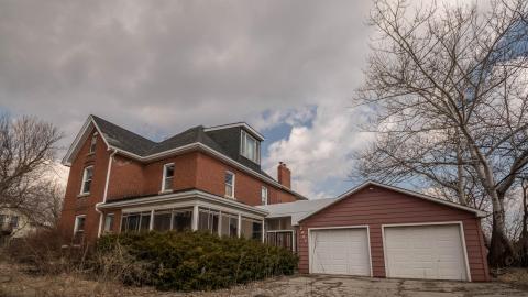 March 2019 - Urban Exploring of a Two Million Dollar Abandoned House-22.jpg