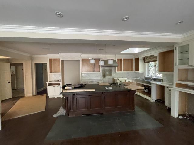 Abandoned mansion - 1E6EE13D-8CC8-460D-9E04-D4238FF7D480.jpeg