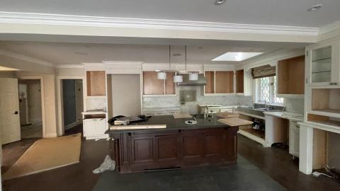 Abandoned mansion - 1E6EE13D-8CC8-460D-9E04-D4238FF7D480.jpeg