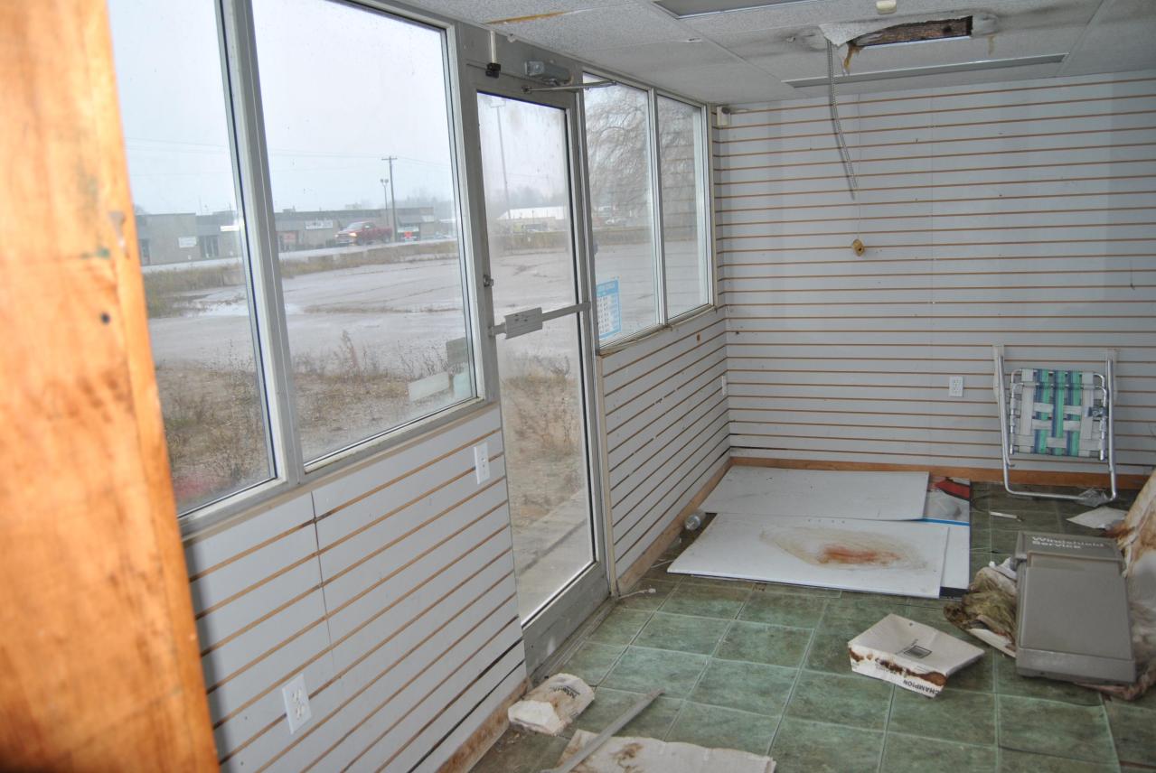 Empty ESSO - December 2012 - DSC_0301.JPG