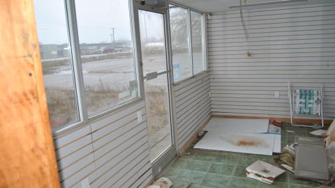 Empty ESSO - December 2012 - DSC_0301.JPG