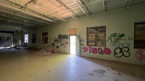 Abandoned dealership photo 4