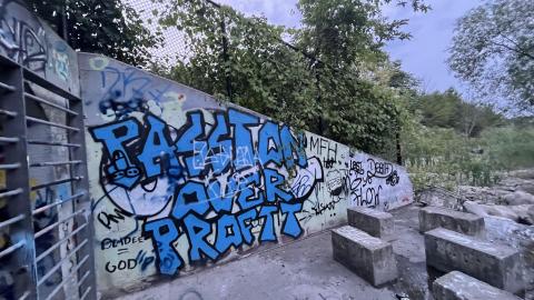 Graffiti galore - 04754257-2109-4E3E-BBD0-98149712C317.jpeg